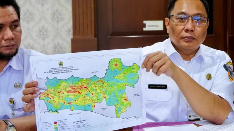 Longsor di Lereng Gunung Slamet