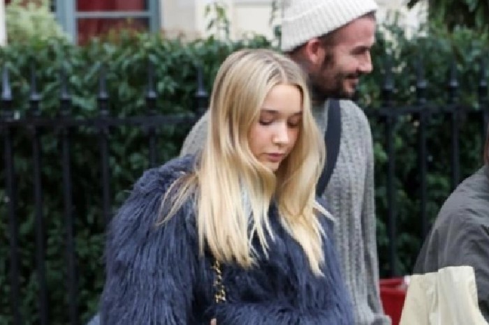 Harper Beckham mengenakan pakaian mewah pada usia 15 tahun. Foto: GC Gambar
