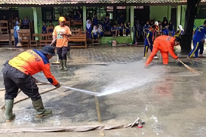 Banjir Sungai Cilutung di Tomo