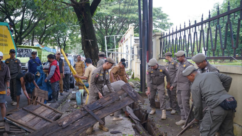 Trotoar Makassar Bebas PKL