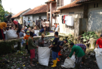 Pemkab Bogor Gotong-royong Bersihkan Lingkungan