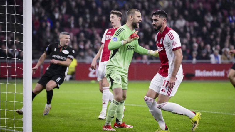 Maarten Paes Nilai Ajax Seharusnya Kalahkan NEC