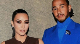 Lewis Hamilton (kanan) dan Kim Kardashian dalam acara 2021