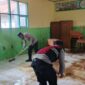 Samapta Polres Ciamis Turun ke Pamarican, Bersihkan Sekolah dan Fasilitas Umum Pasca Banjir