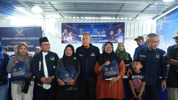 Safari Ramadan Nasdem Bagikan Seribu Paket Sembako untuk Warga Terban