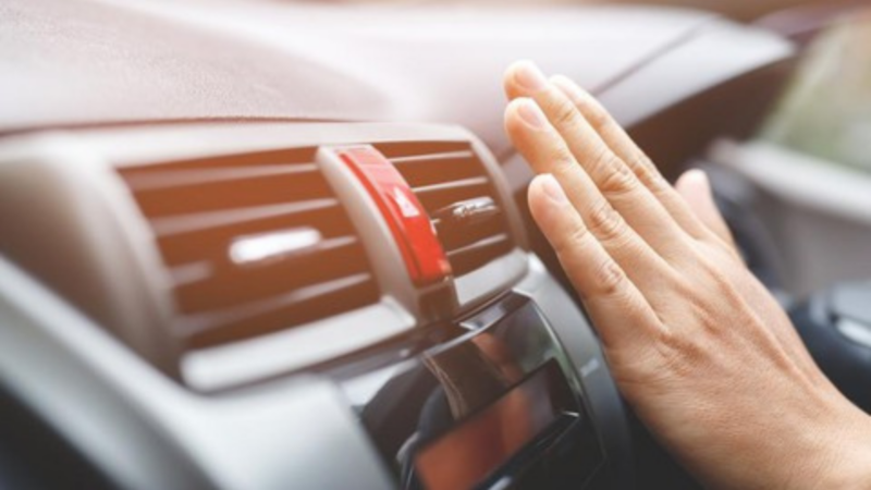 Bahaya nyalakan AC saat mobil panas