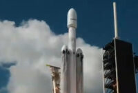 Roket Falcon Heavy diluncurkan ke luar angkasa dari Kennedy Space Center pada 29 April. Video: SpaceX