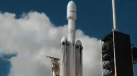 Roket Falcon Heavy diluncurkan ke luar angkasa dari Kennedy Space Center pada 29 April. Video: SpaceX